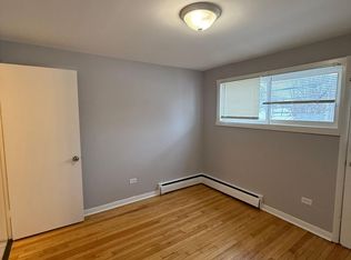 3542 147th St APT 14, Midlothian, IL 60445