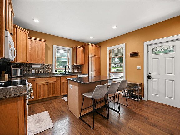 4th image of 1811 Cannon St