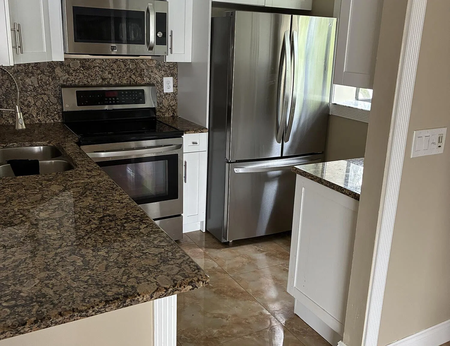 2 bed, 2.0 bath, 1000 sqft, $1,995 — Photo 3