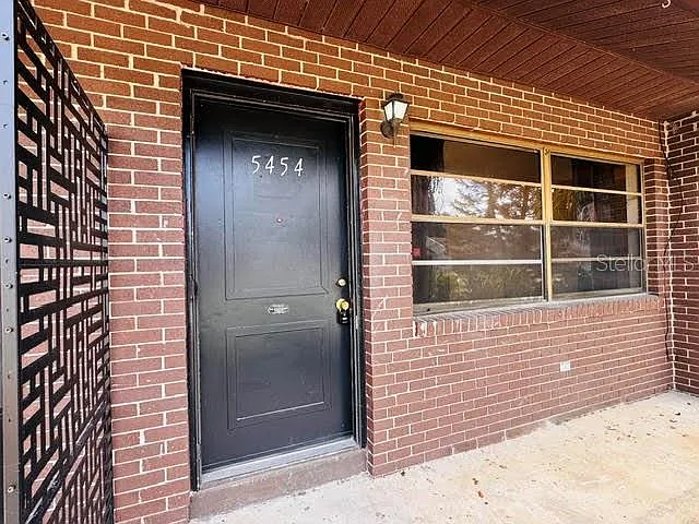 2 bed, 2.0 bath, 875 sqft, $1,600 — Photo 2