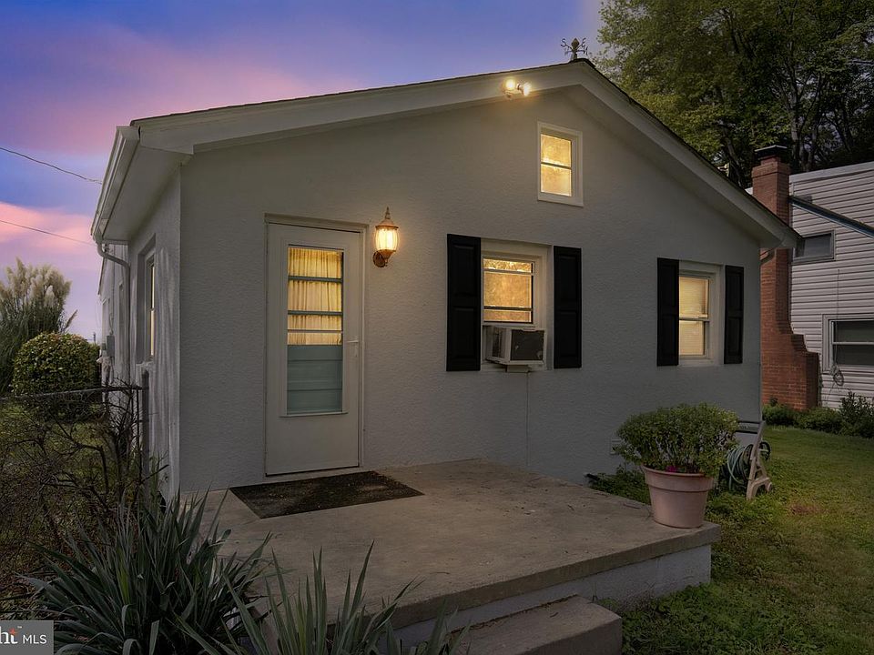 1st image of 20798 Waterside Dr