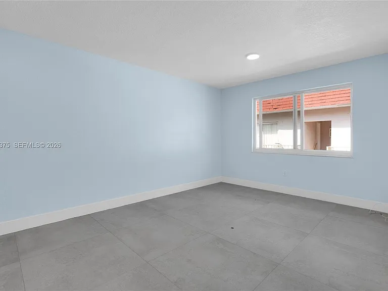 1250 SW 4th St #6 — Photo 8