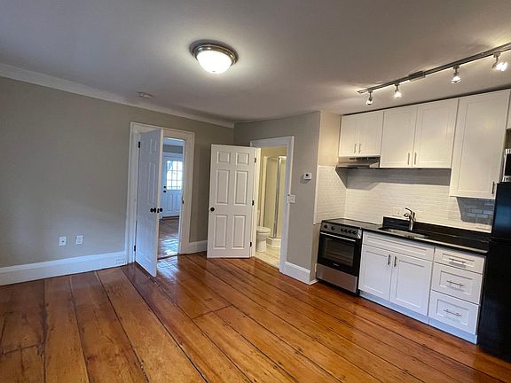 2nd image of 17 Beckford St #4R