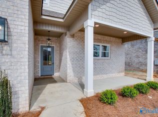 225 Hope Ridge Dr, New Hope, AL 35760