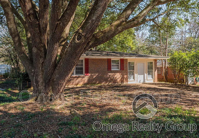 64 Salem Dr — Photo 2