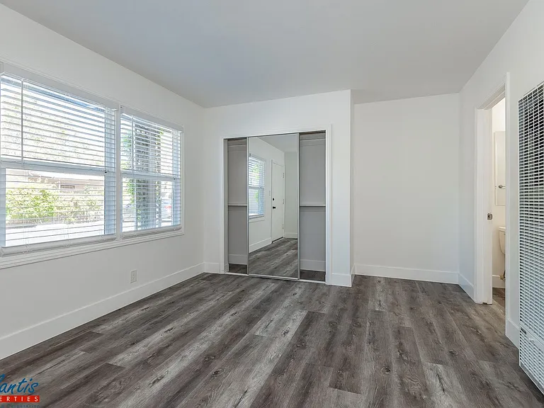 589 N 3rd St #4 — Photo 1