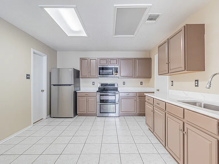 11244 Vollmer Ln — Photo 10