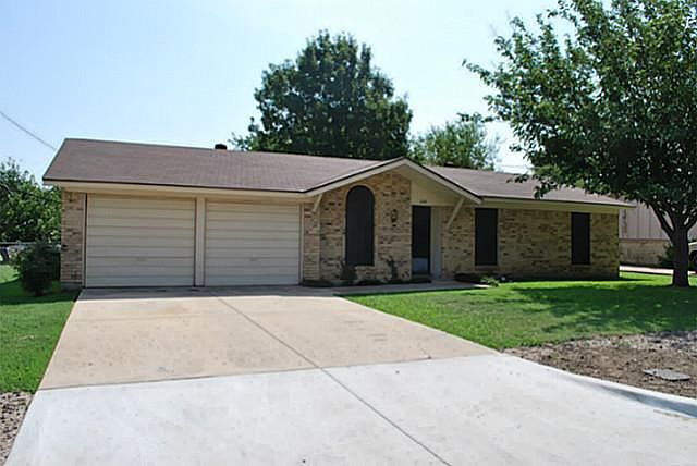 1st image of 301 Live Oak Dr