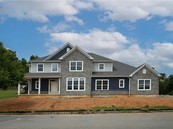 1016 Fairway Dr #43, Easton, PA 18040
