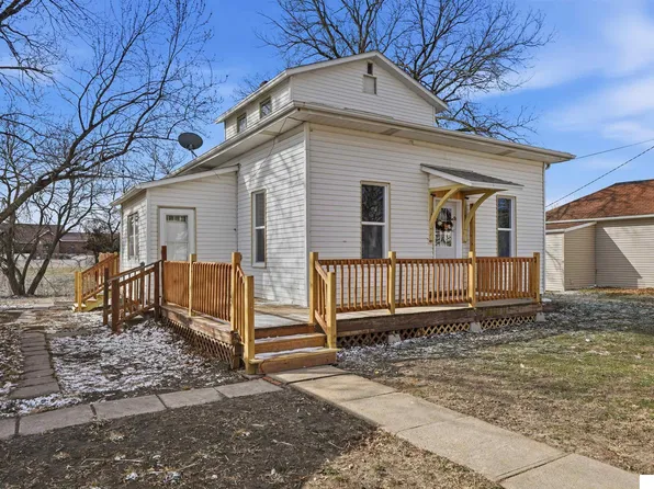 417 E 3rd St, Friend, NE 68359