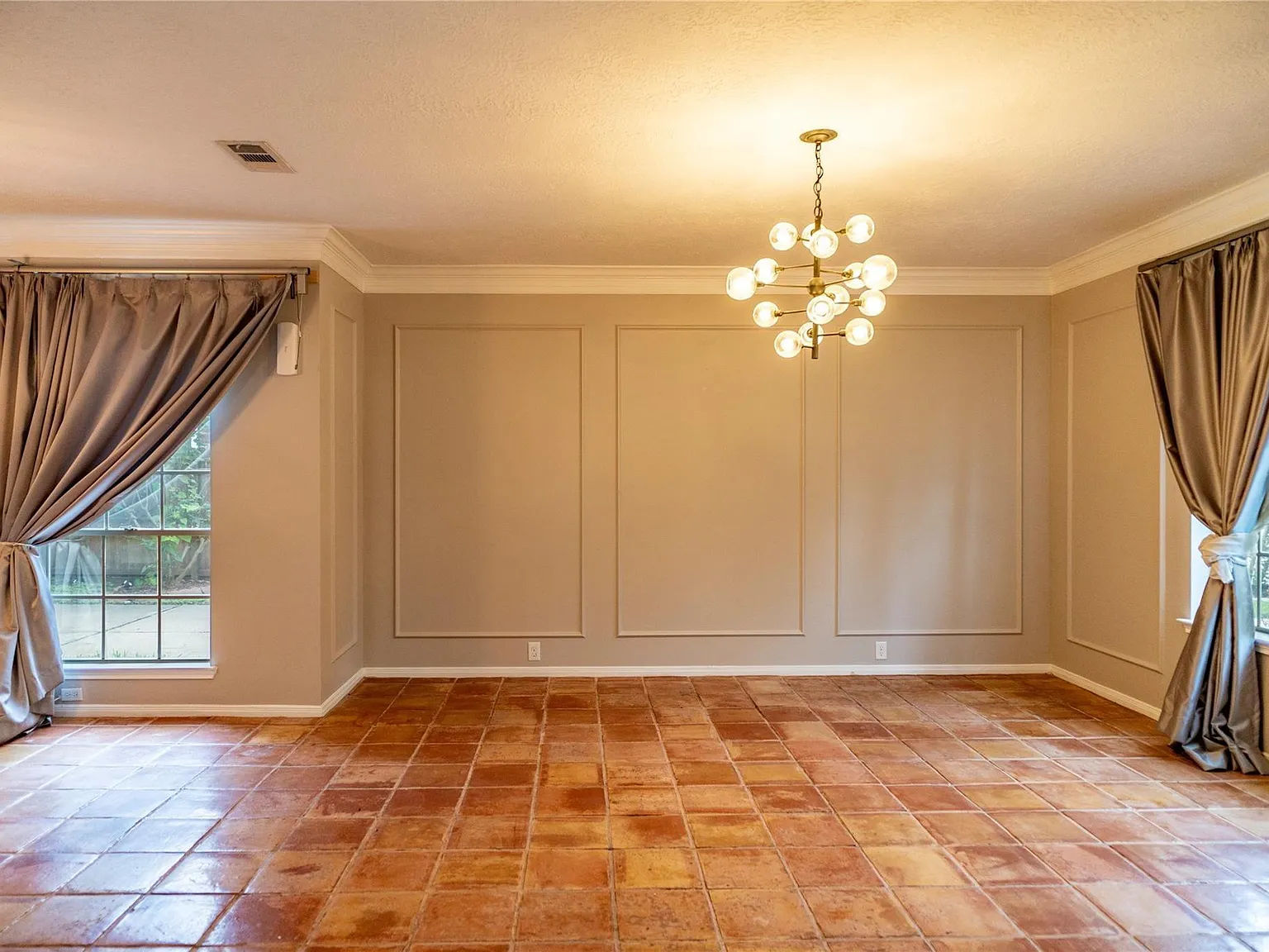 4 bed, 2.5 bath, 2970 sqft, $2,800 — Photo 3
