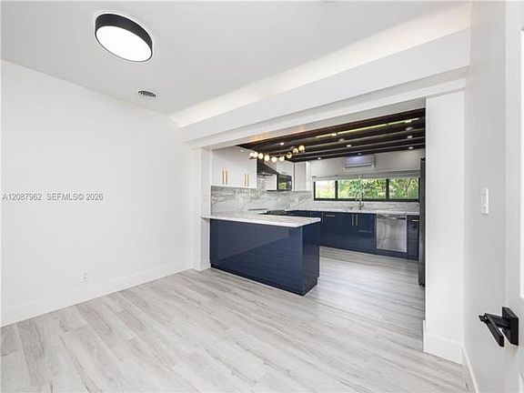 4th image of 3904 Grant St