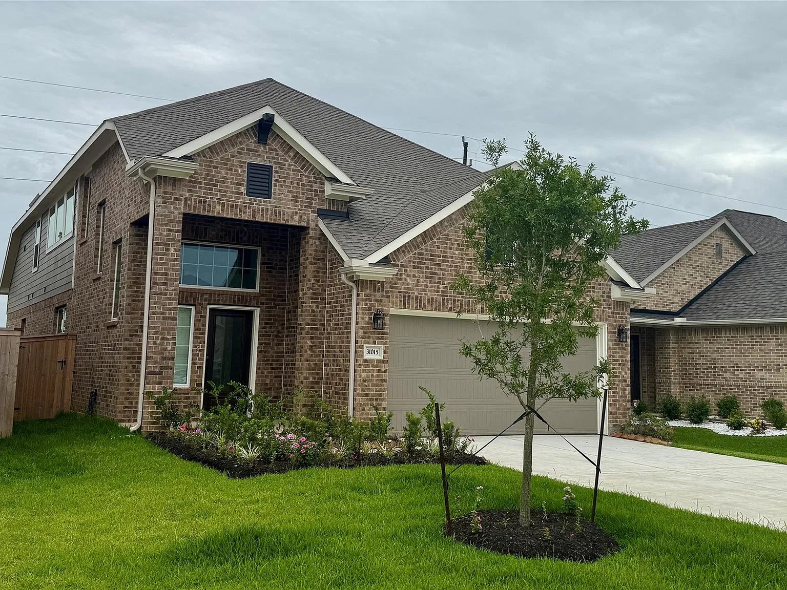 4 bed, 2.5 bath, 2425 sqft, $2,800 — Photo 2