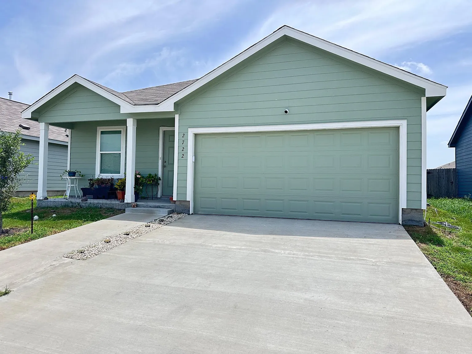 4 bed, 2.0 bath, 1663 sqft, $2,200 — Photo 1