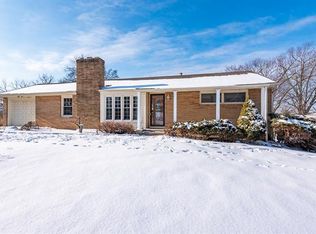 3807 NW Oakcrest Dr, Kansas City, MO 64151