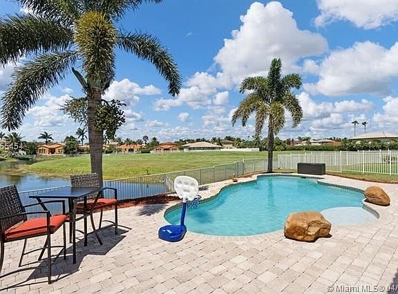PARADISE IN MIRAMAR!!! MONARCH LAKES 4/2 POOL HOME ON WATER...WHAT COULD BE BETTER?!!!.LAND NEXT DOOR THAT WILL NEVER BE BUILT O