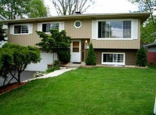 943 Gates St, West Chicago, IL 60185