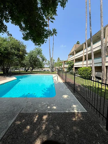 700 Sunset Dr Photo 1