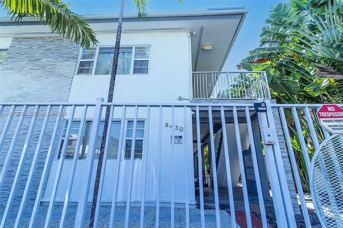 Building Photo - 8430 Harding Ave #3