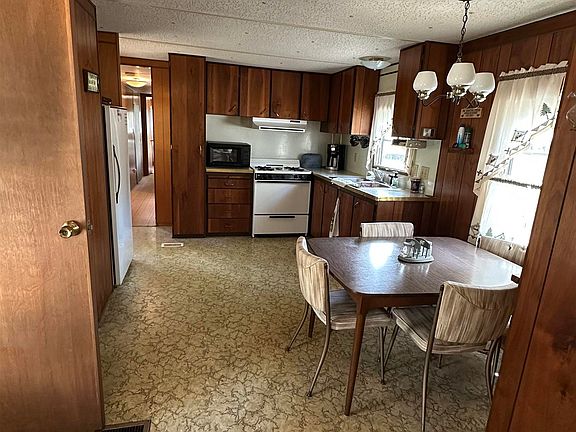 3rd image of 4045 Camino Dr