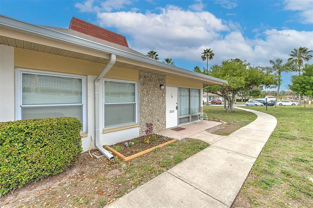 2 bed, 1.5 bath, 825 sqft, $1,500 — Photo 4