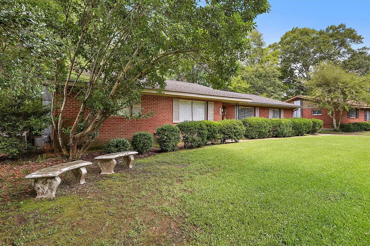 4209 Hawthorne Ct — Photo 2