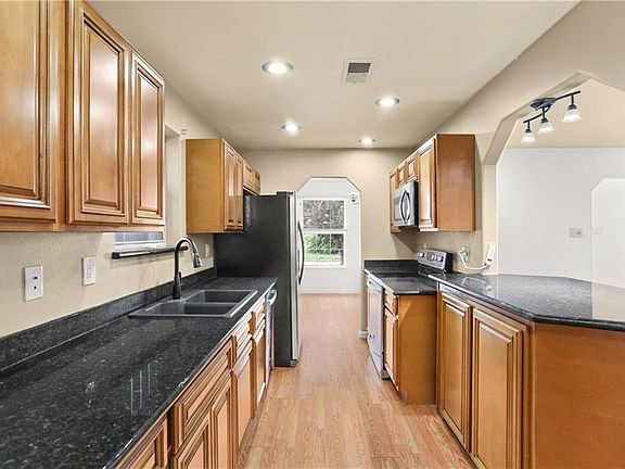 5th image of 8320 Sabre Dr