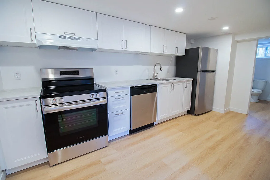 58 Churchill Avenue — Photo 4