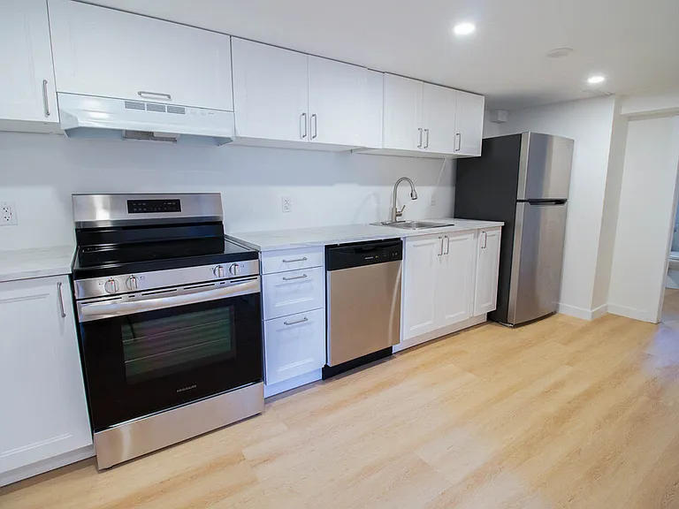 58 Churchill Ave — Photo 4