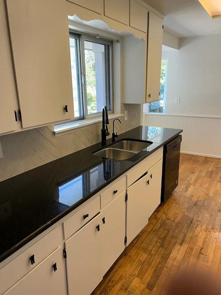 3 bed, 2320 sqft, $3,000 — Photo 3