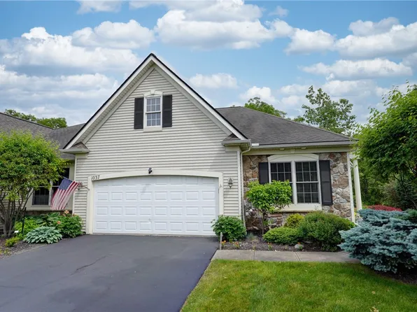 1037 Chapelhill Dr, Victor, NY 14564