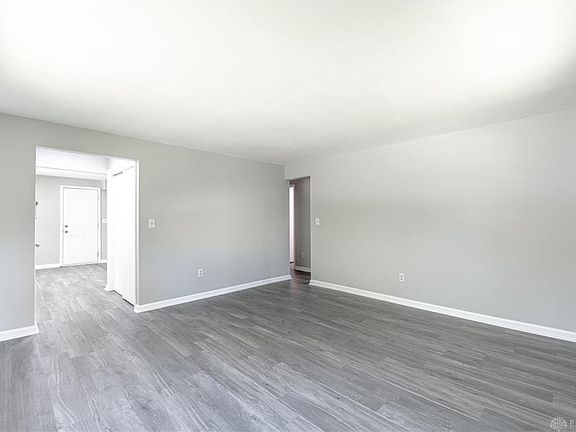 3rd image of 471 Moorewood Cir