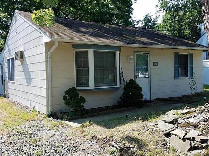 1st image of 560 Sica Ln