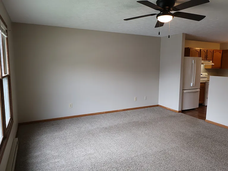 8 Westside Ct — Photo 4
