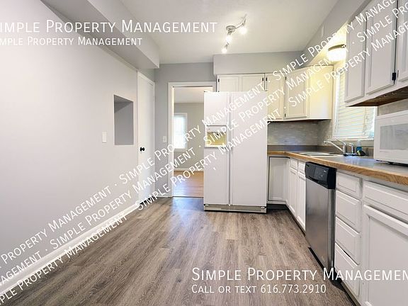 3rd image of 3337 Newcastle Dr SE