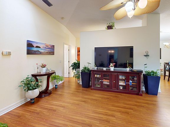 4th image of 149 Blue Heron Dr APT C