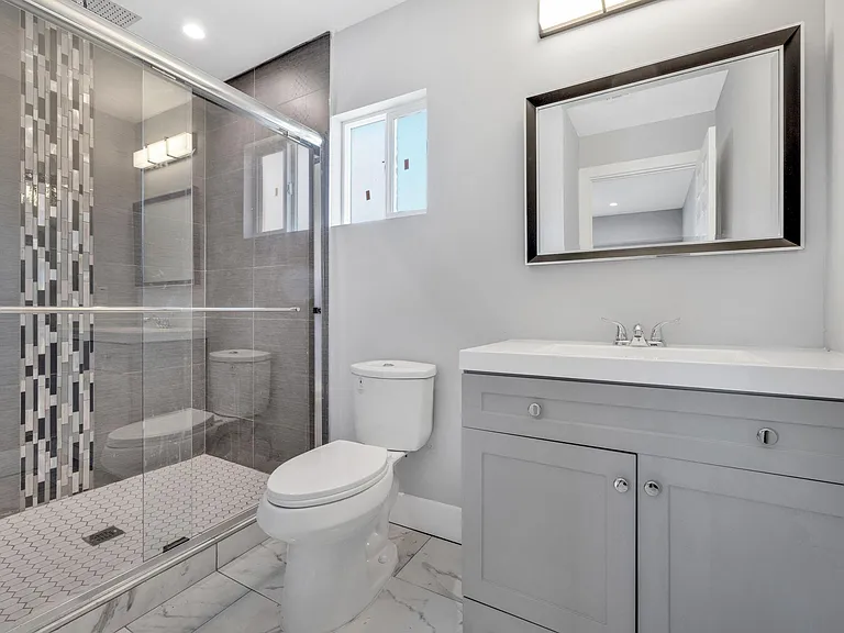 17116 Kingsbury St — Photo 14