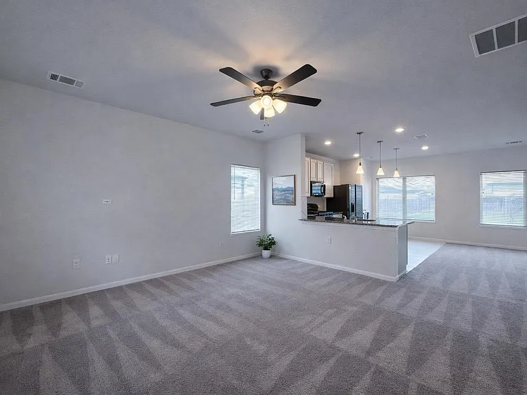 511 Pulitzer Dr — Photo 5