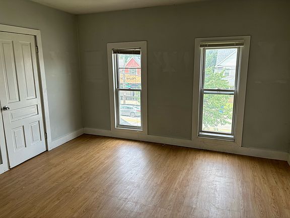 3rd image of 1130 Fulton St E #2