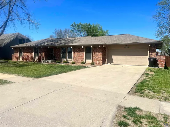 5836 SW Smith Pl, Topeka, KS 66614