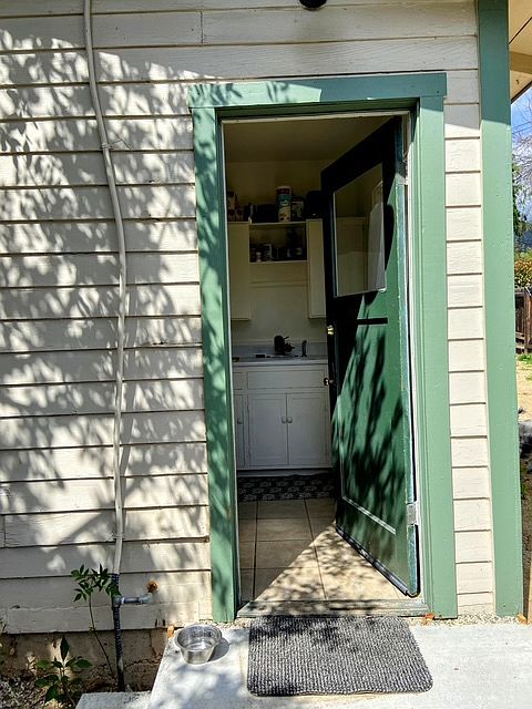 1st image of 610 E Oak St #B