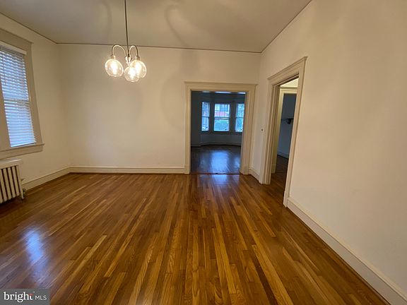 5th image of 702 Prince Edward St #1