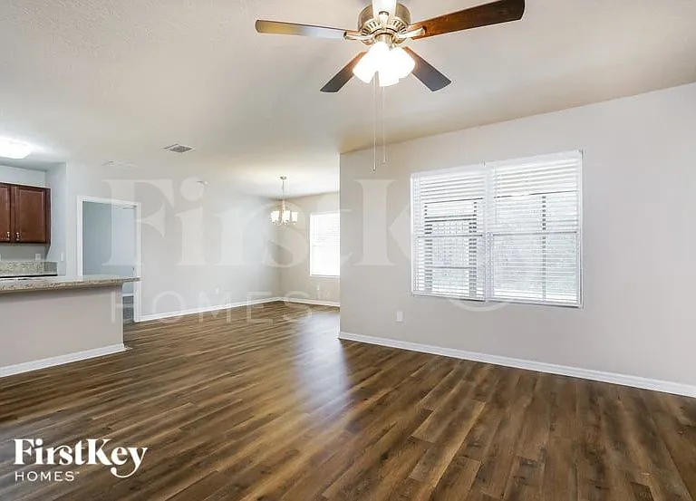 16736 Citrus Pkwy — Photo 4