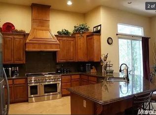 8095 Village Estates Ln, Fair Oaks, CA 95628