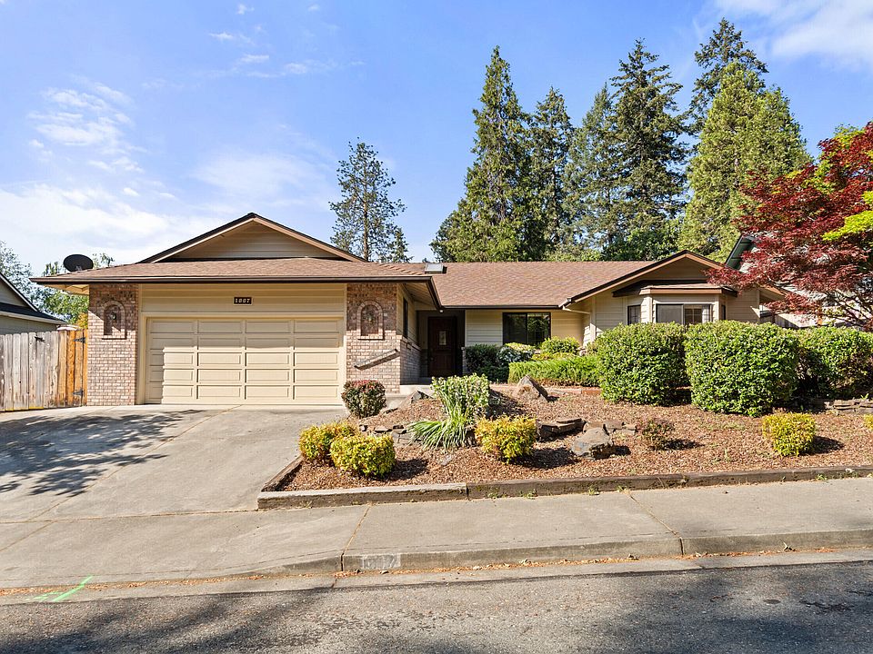 1st image of 1007 NW Regent Dr