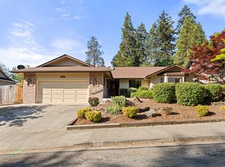1007 NW Regent Dr, Grants Pass, OR 97526