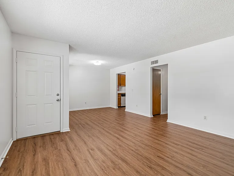 702 Meadowbrook Dr — Photo 18