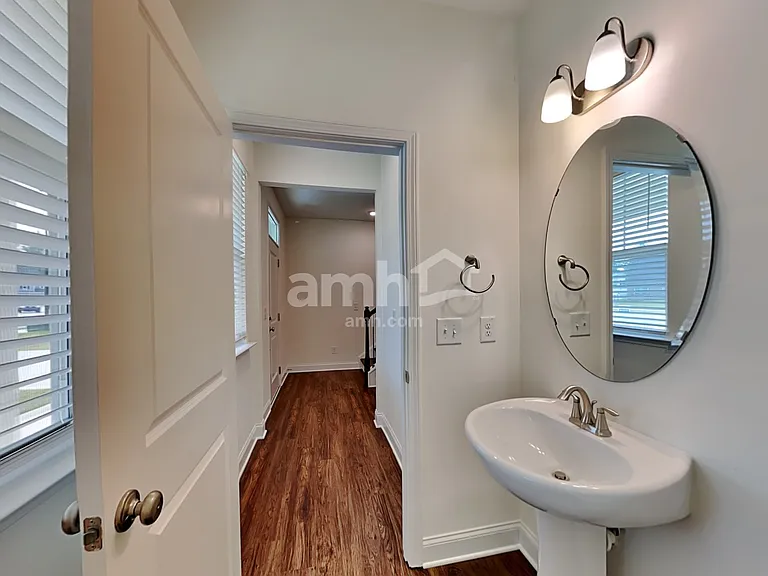 208 Gregory Dr — Photo 8