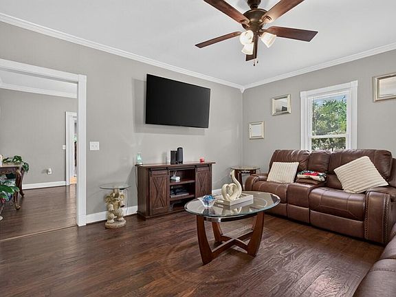 4th image of 110 Edison St