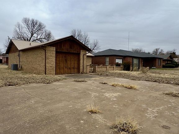 2nd image of 814 N Oklahoma Ave